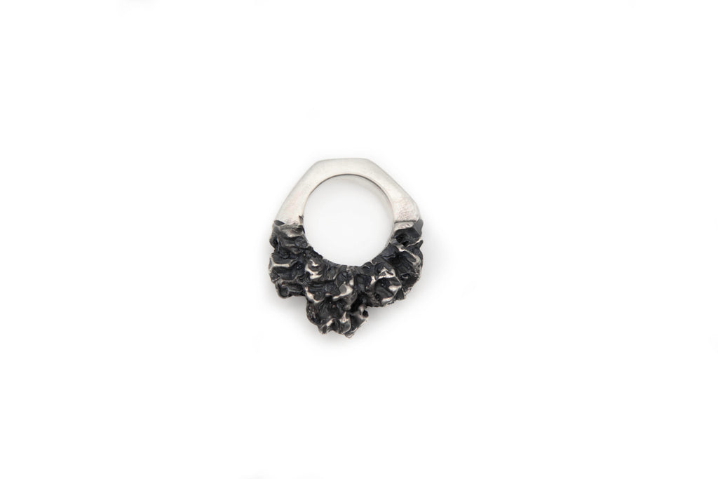 CRATERE hand-carved 925 sterling silver ring with moon crater texture