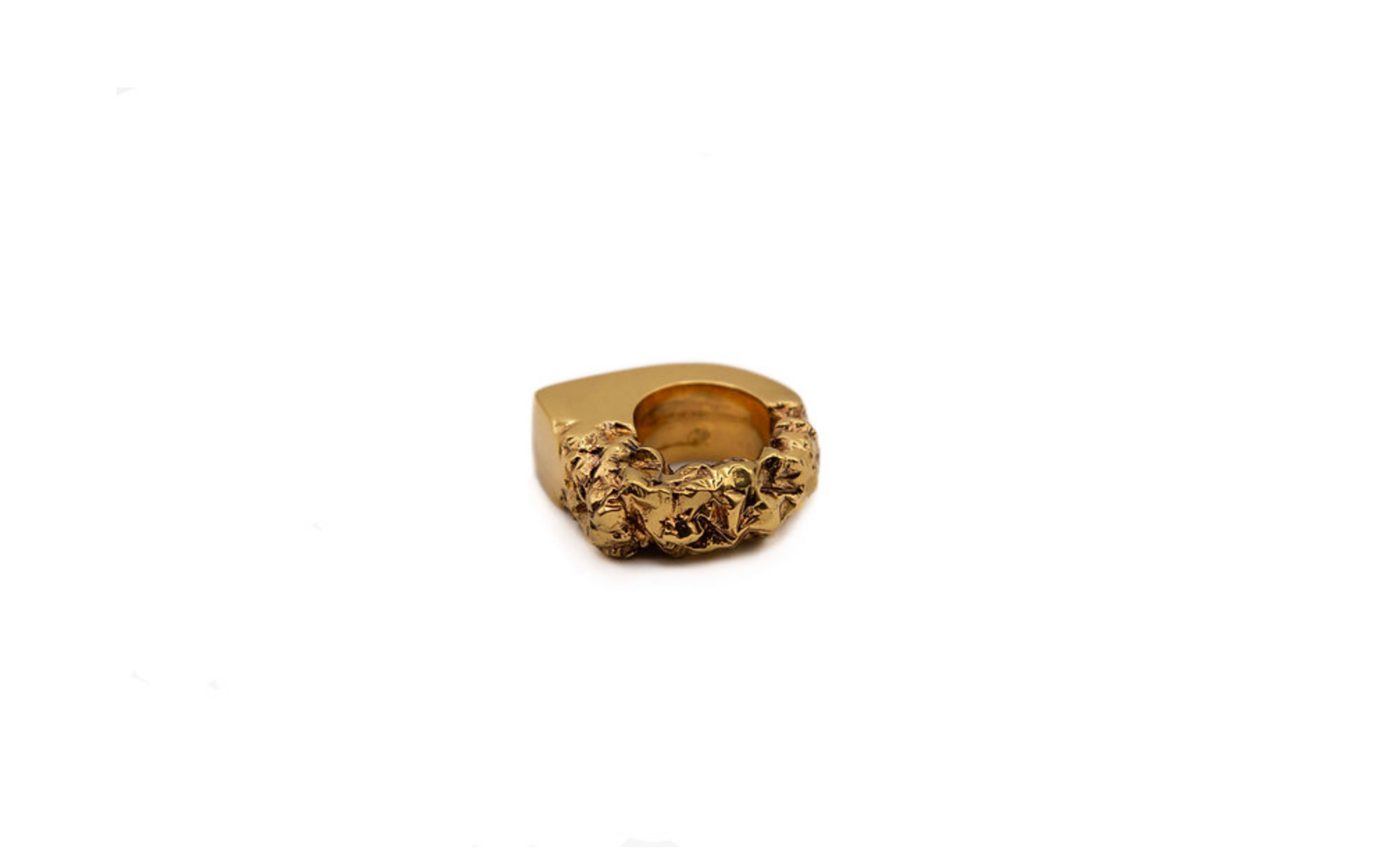 Detail shot of DUALITÁ ring's heavy construction and gold-plated finish